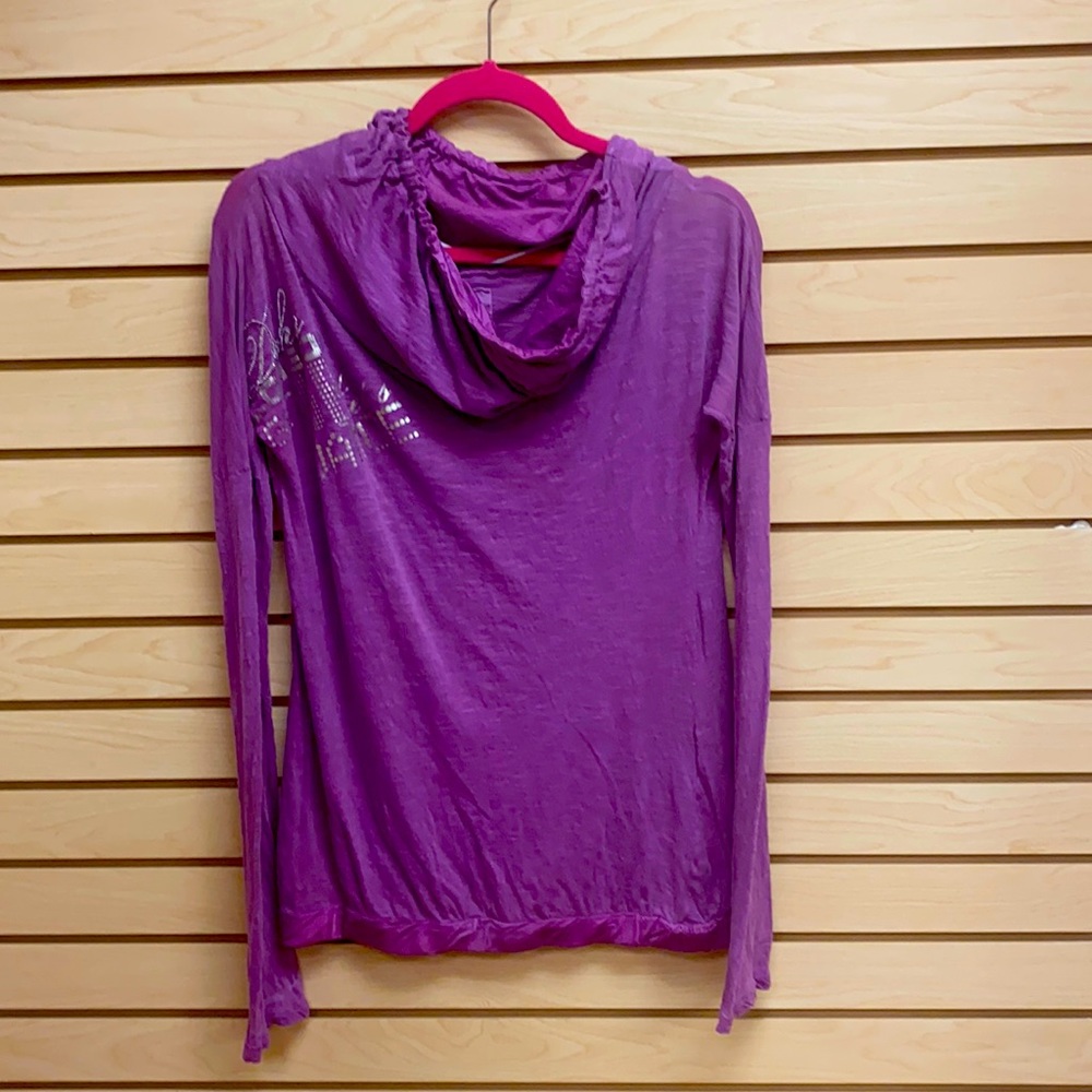 Women’s fashionable top